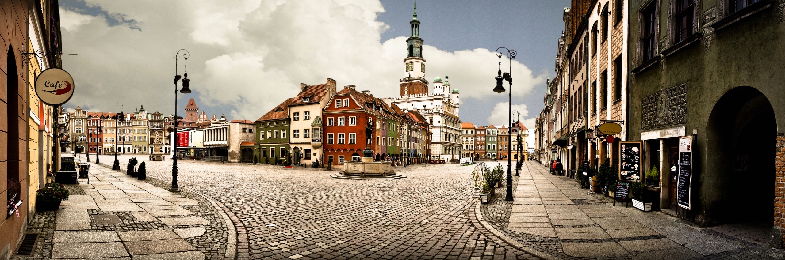 FOTOTAPETA MIASTO BUDYNKI PLAC RYNEK