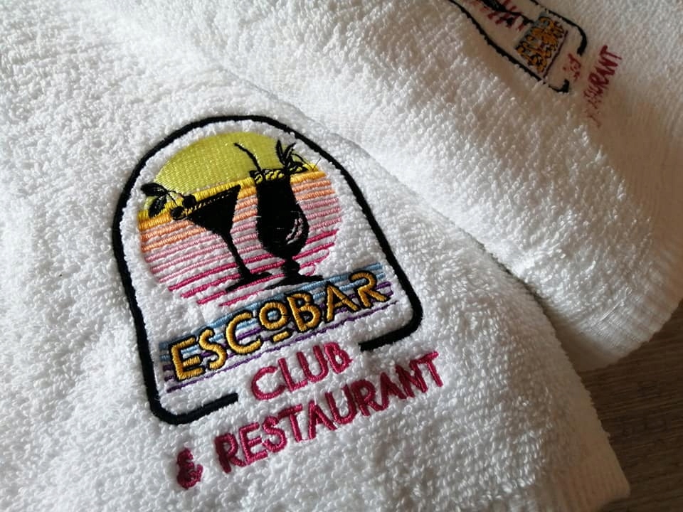 KURTKA OSTRZEGAWCZA Z NADRUKIEM HAFTEM LOGO 10 SZT