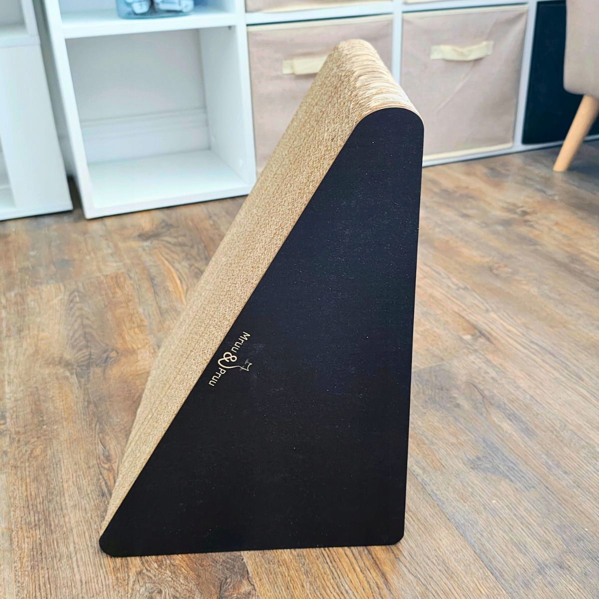 Drapak dla kota TRÓJKĄT | czarny | 46 x 39 x 27 x 30 cm | Mruu&Pruu