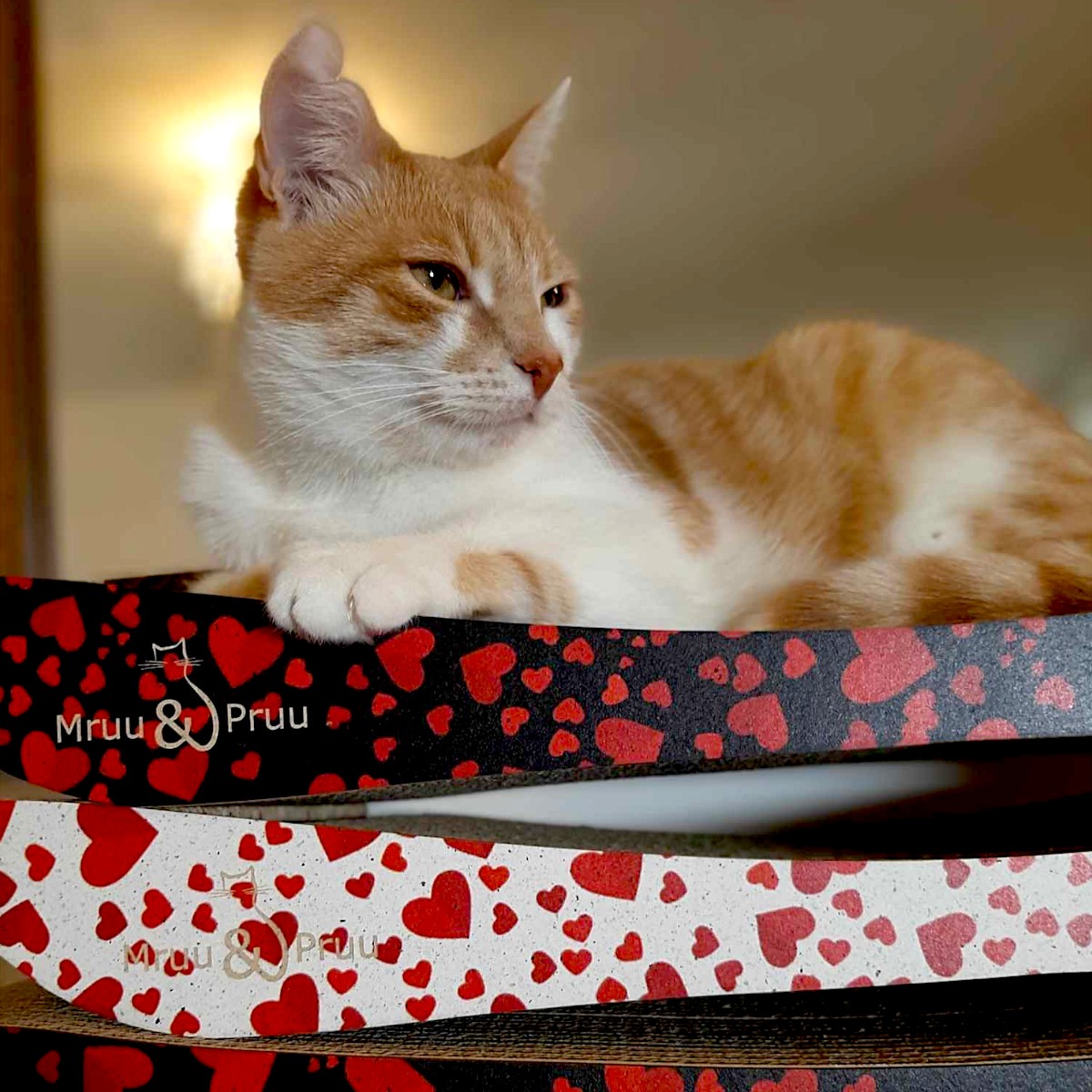 Drapak dla kota LEON | czarny w serca | 78x28x24 cm | MruuPruu