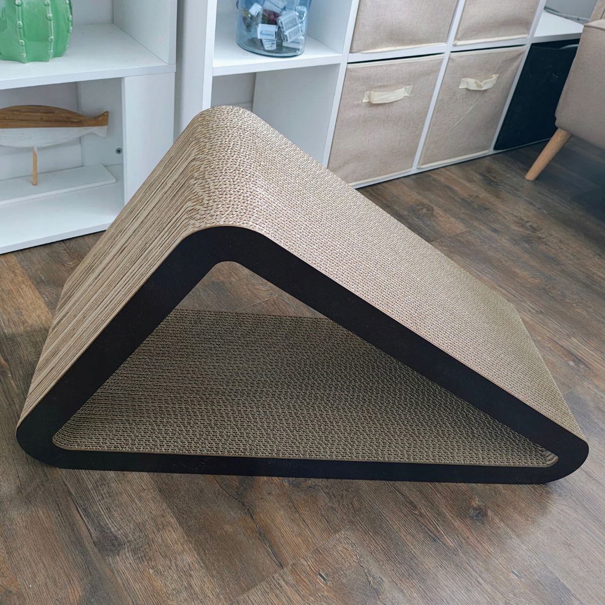 Drapak dla kota Trójkąt XXL | czarny | 77x69x47x30 cm | Mruu&Pruu