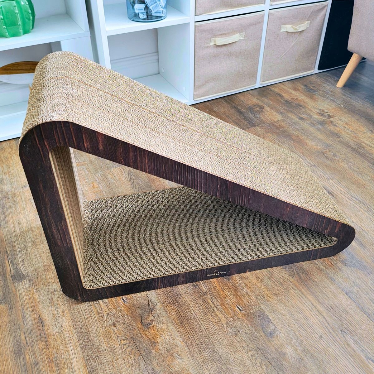 Drapak dla kota Trójkąt XXL | brązowy | 77x69x47x30 cm | Mruu&Pruu