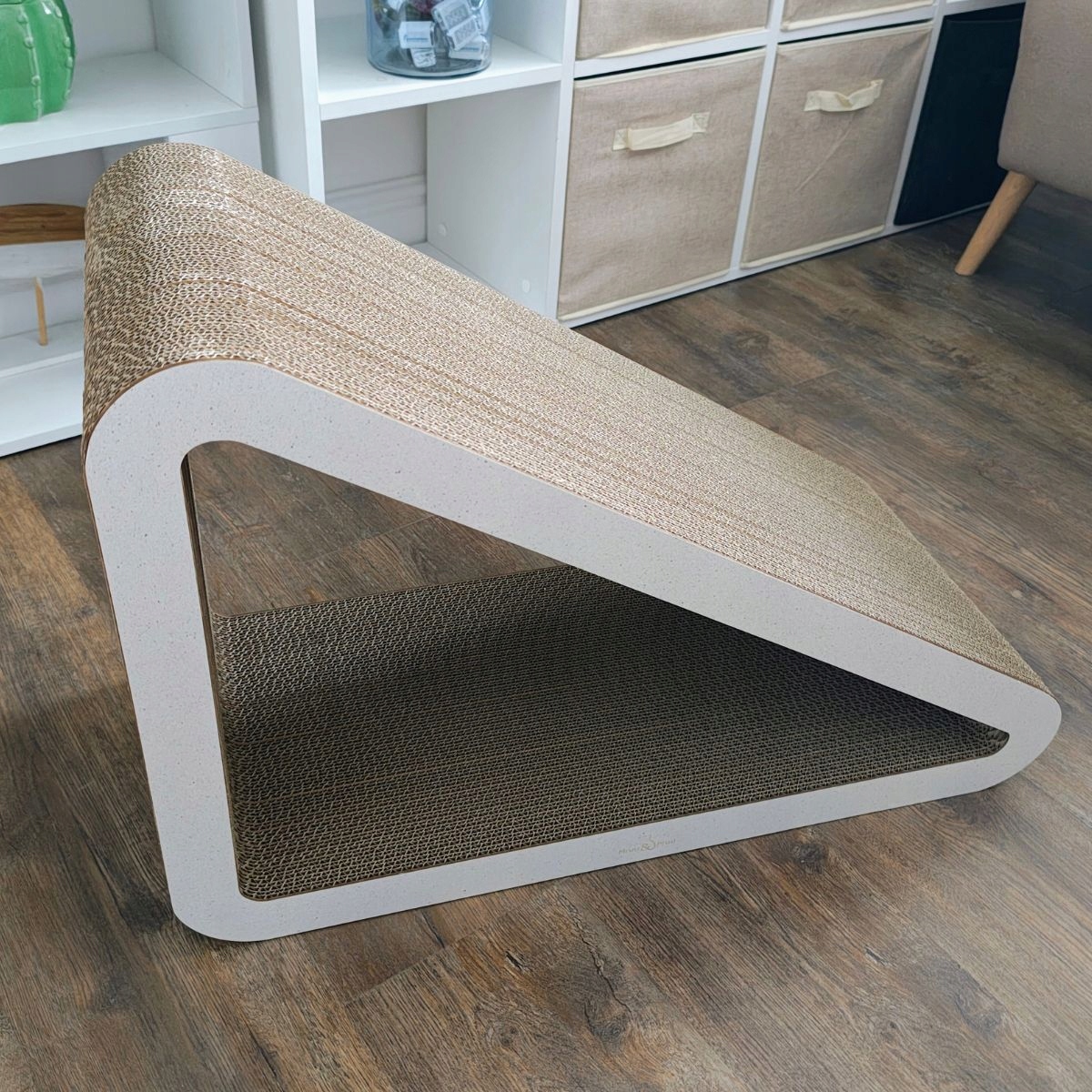 Drapak dla kota Trójkąt XXL | biały | 77x69x47x30 cm | Mruu&Pruu