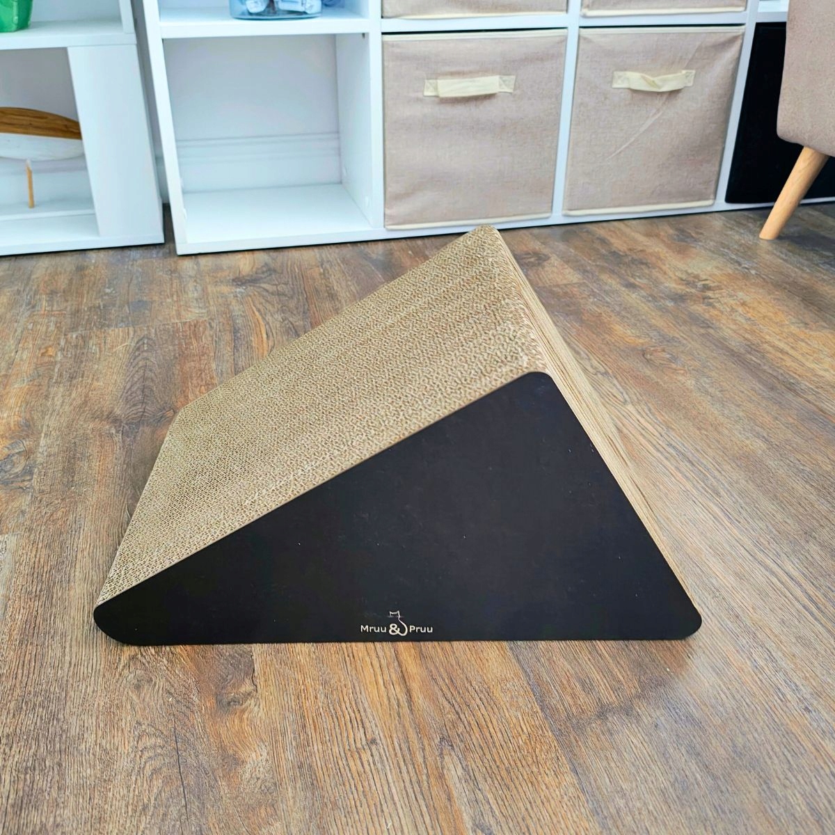 Drapak dla kota TRÓJKĄT | czarny | 46 x 39 x 27 x 30 cm | Mruu&Pruu