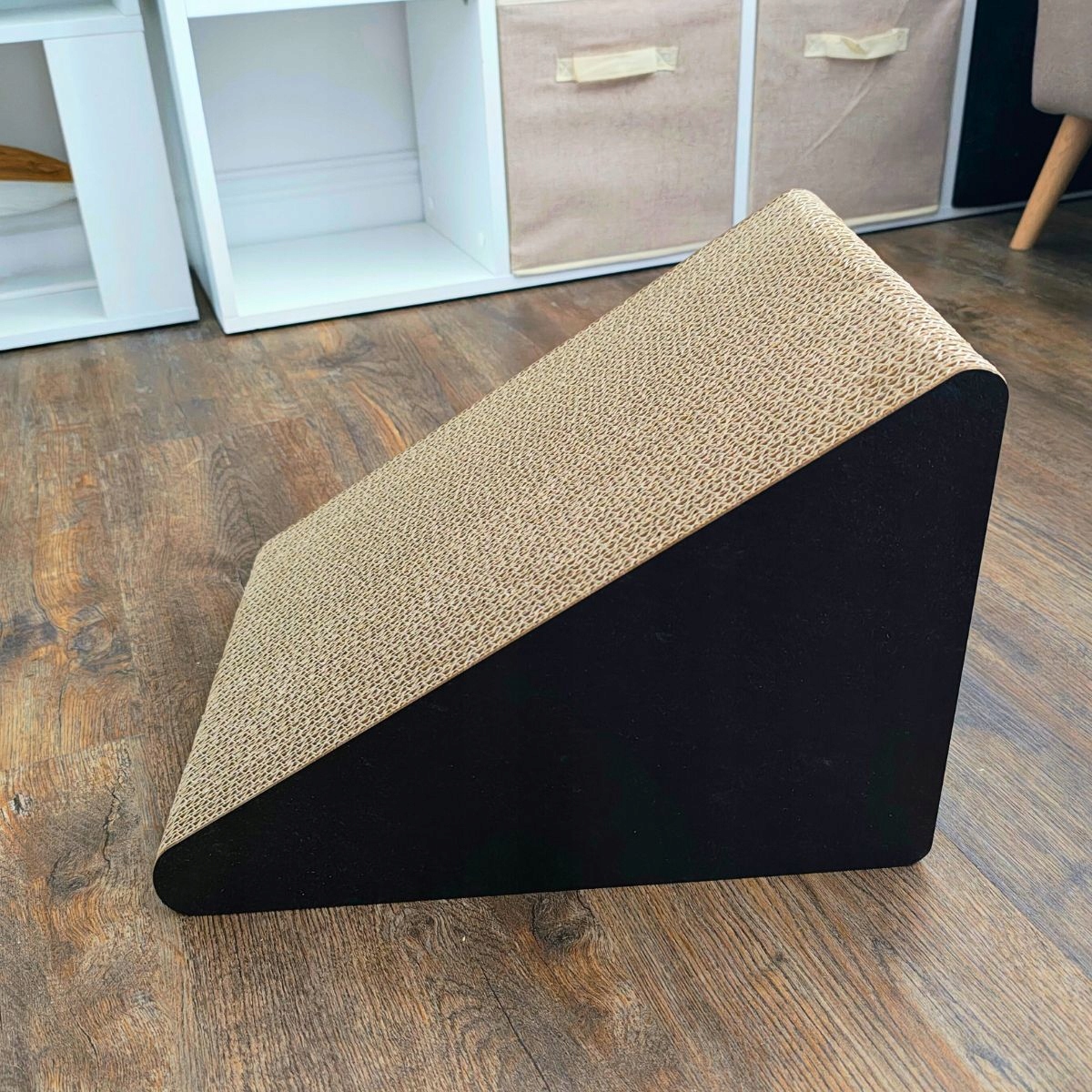 Drapak dla kota TRÓJKĄT | czarny | 46 x 39 x 27 x 30 cm | Mruu&Pruu