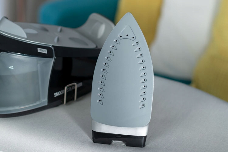 Żelazko Parowe z Generatorem Pary 2400W