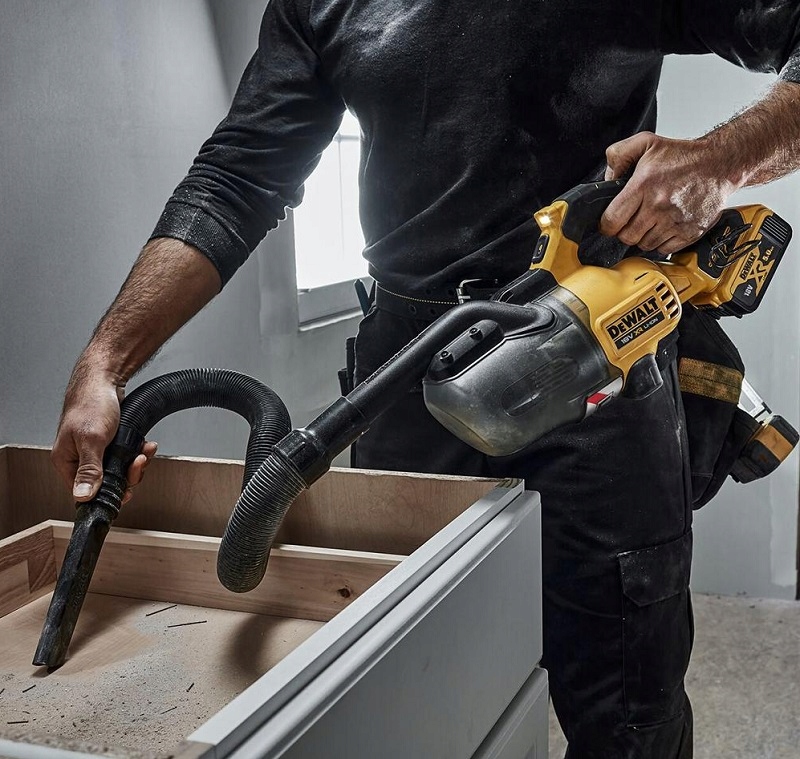Akumulatorowy odkurzacz przemysłowy DeWALT na sucho z akcesoriami