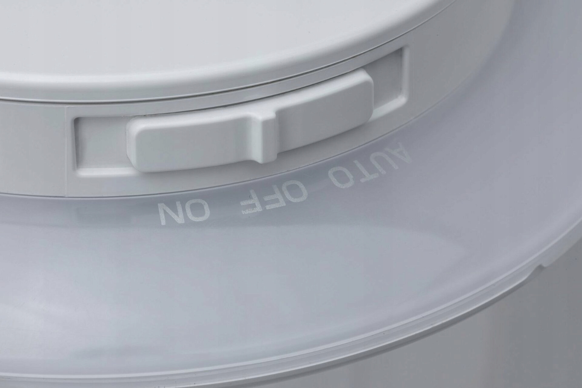 Lampka nocna LED z czujnikiem ruchu PIR na baterie 40 lm czujnik zmierzchu