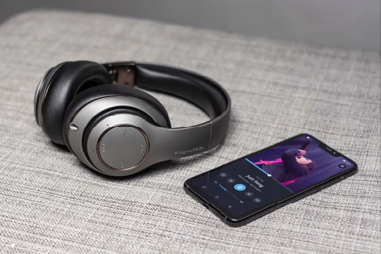 Białe słuchawki BEZPRZEWODOWE Bluetooth mikrofon