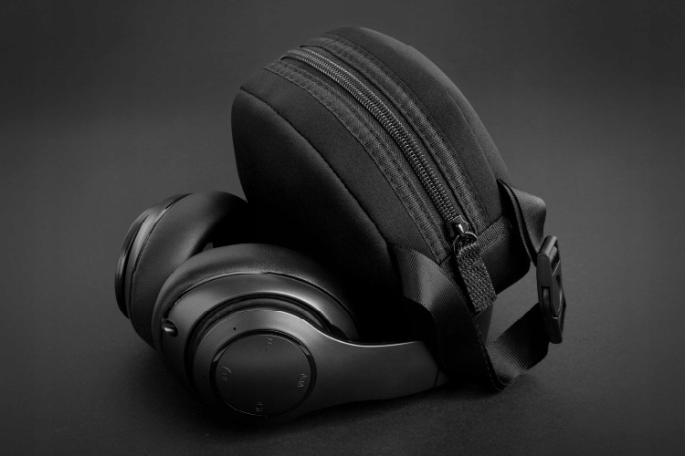 Białe słuchawki BEZPRZEWODOWE Bluetooth mikrofon