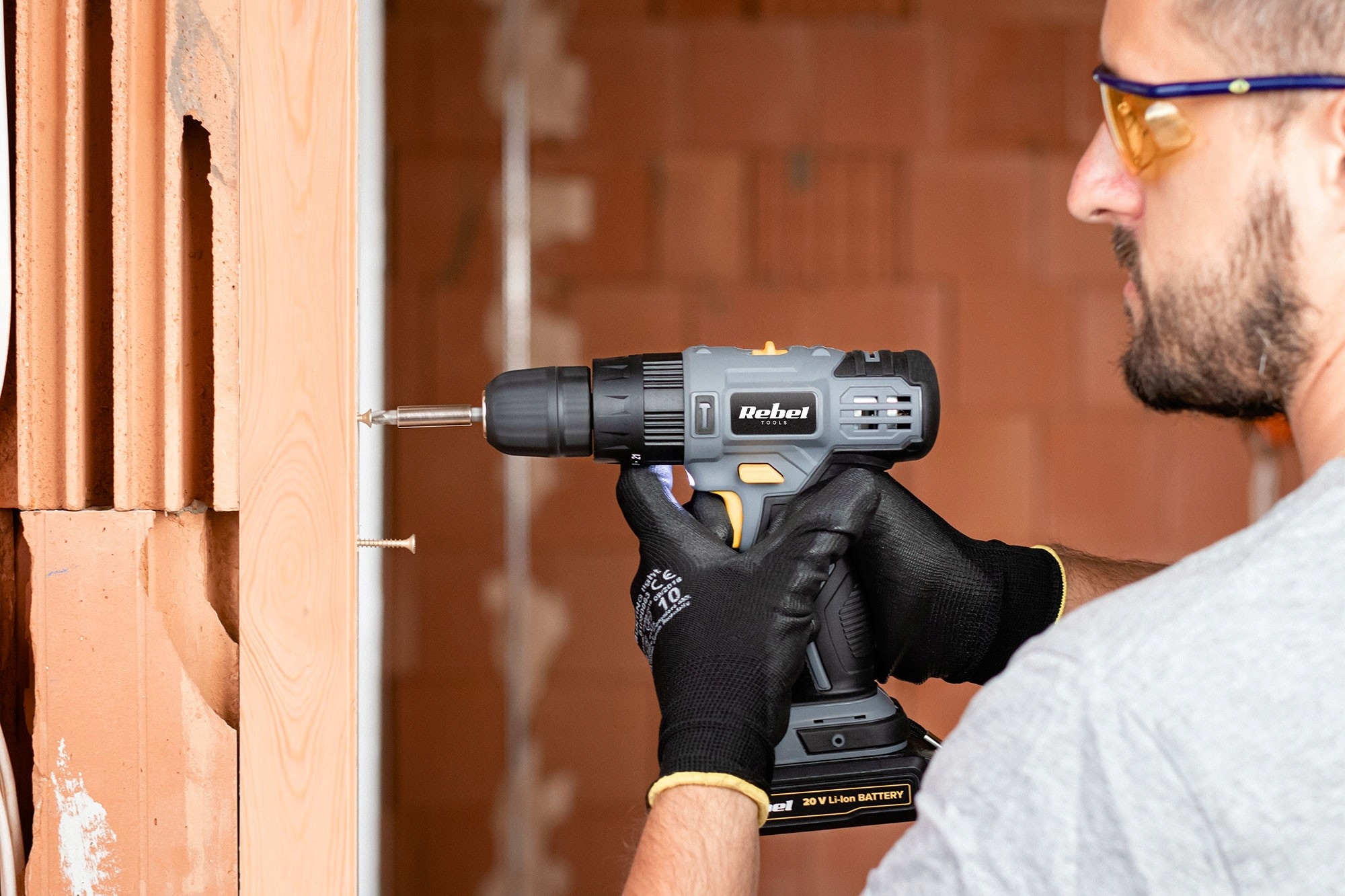 Wkrętarka akumulatorowa wiertarka UDAROWA 20V 2A