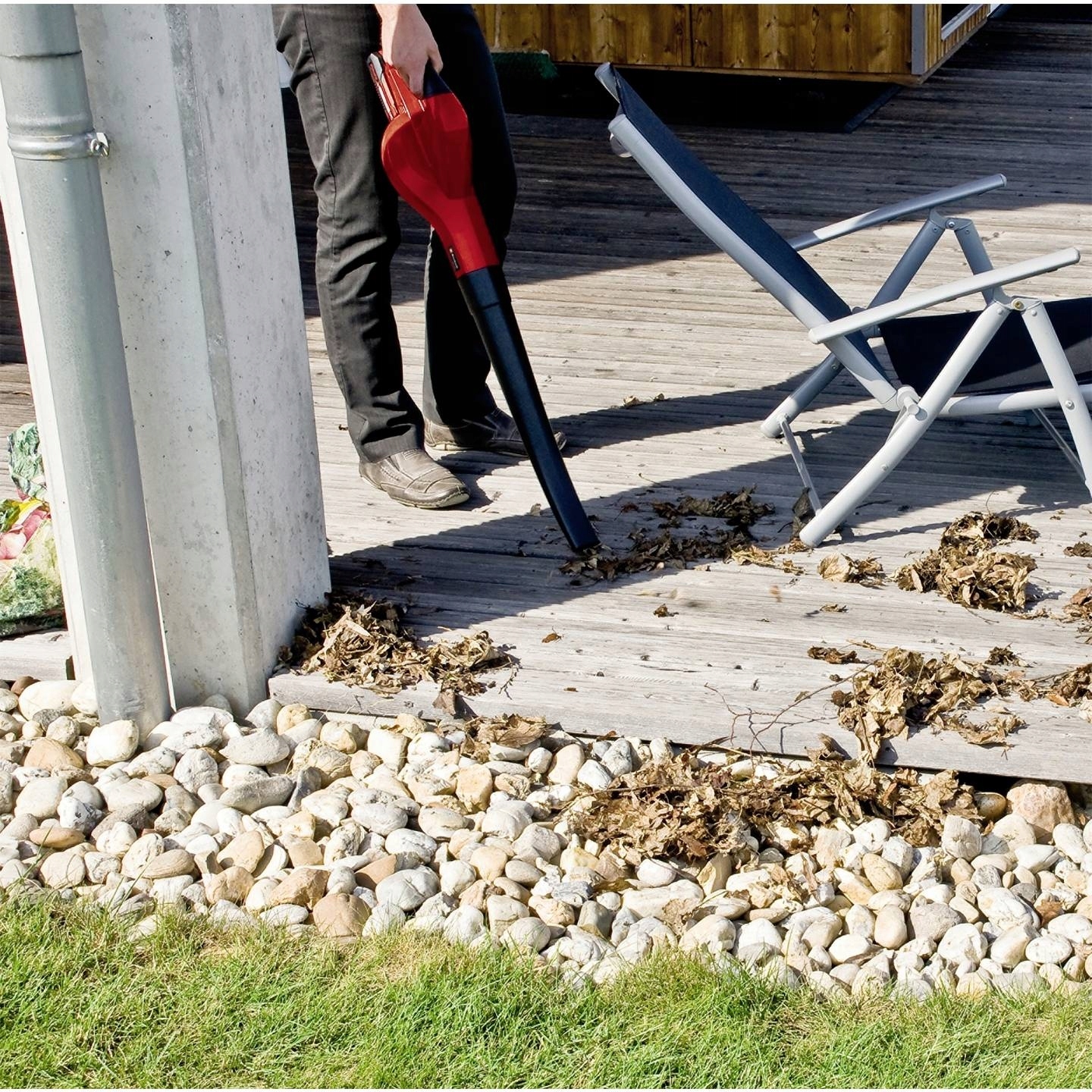 Akumulatorowa dmuchawa do liści Einhell z baterią 18V 2Ah ładowarka