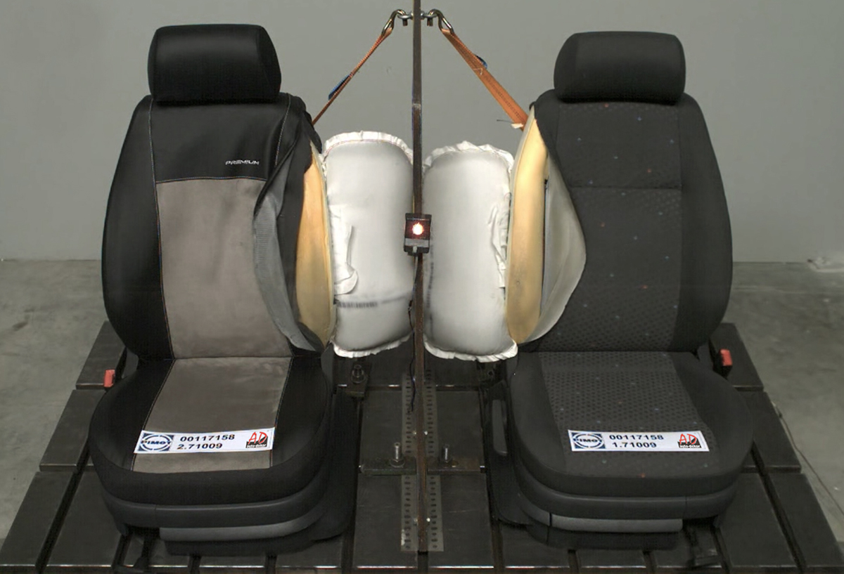 Uniwersalne pokrowce z alcantary SUPERIOR Czarne do Mazda Demio I II