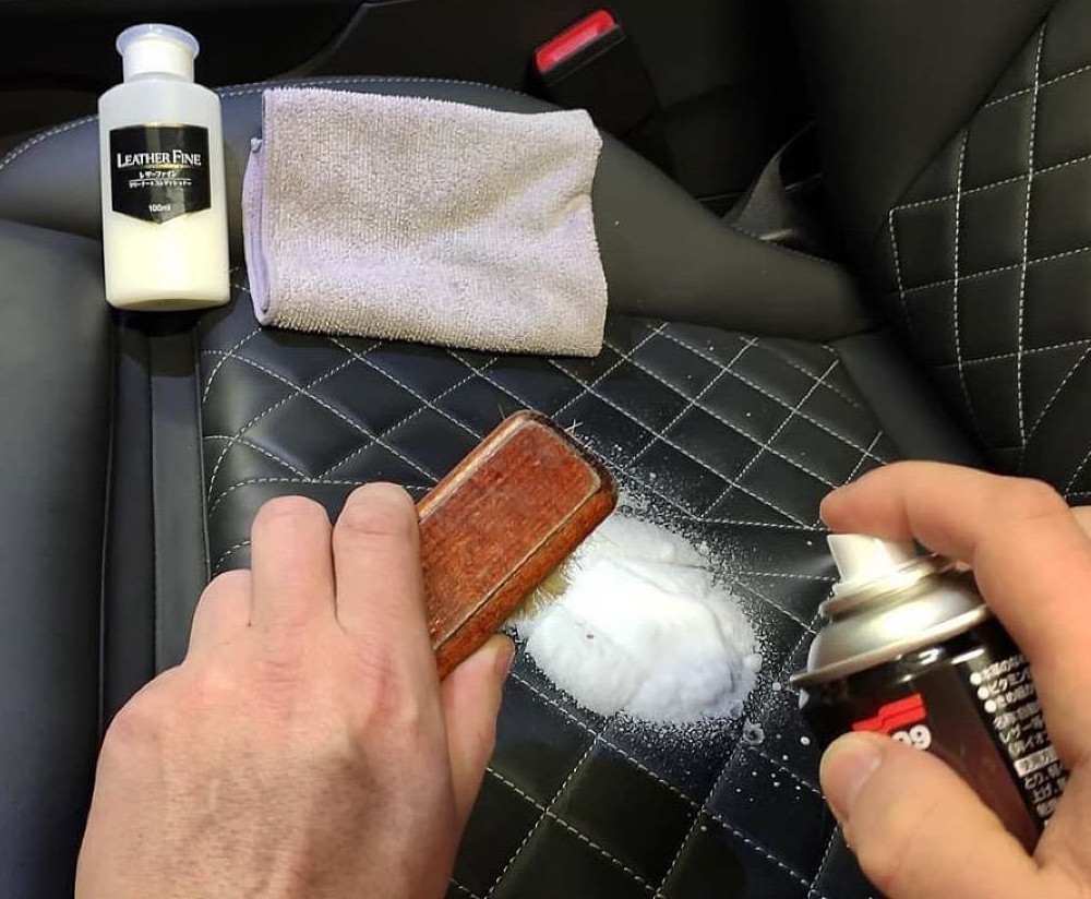 Soft99 Leather Seat Cleaner 300ml + 1 Mikrofibra