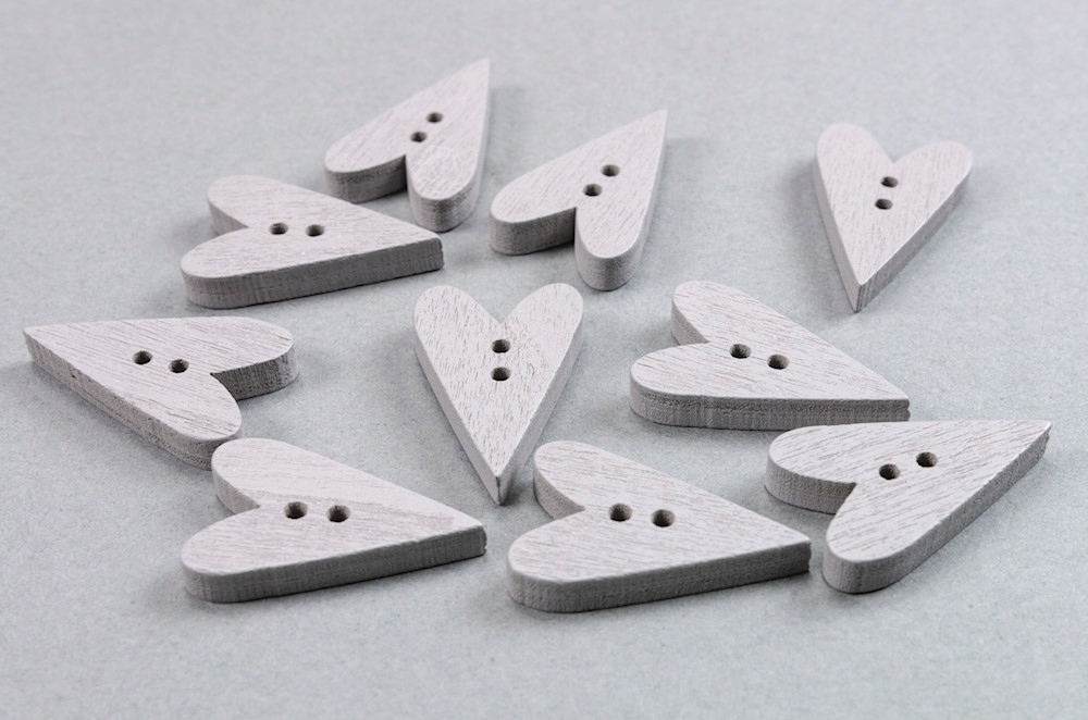 Guzik drewniany SERCE szary 10szt.