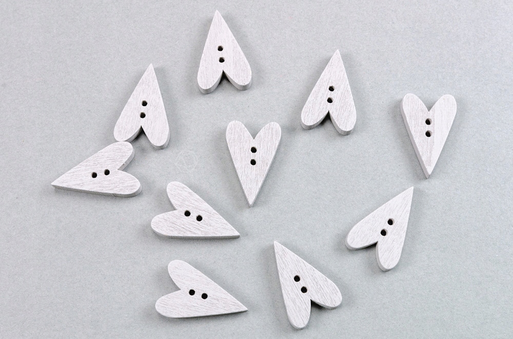 Guzik drewniany SERCE szary 10szt.