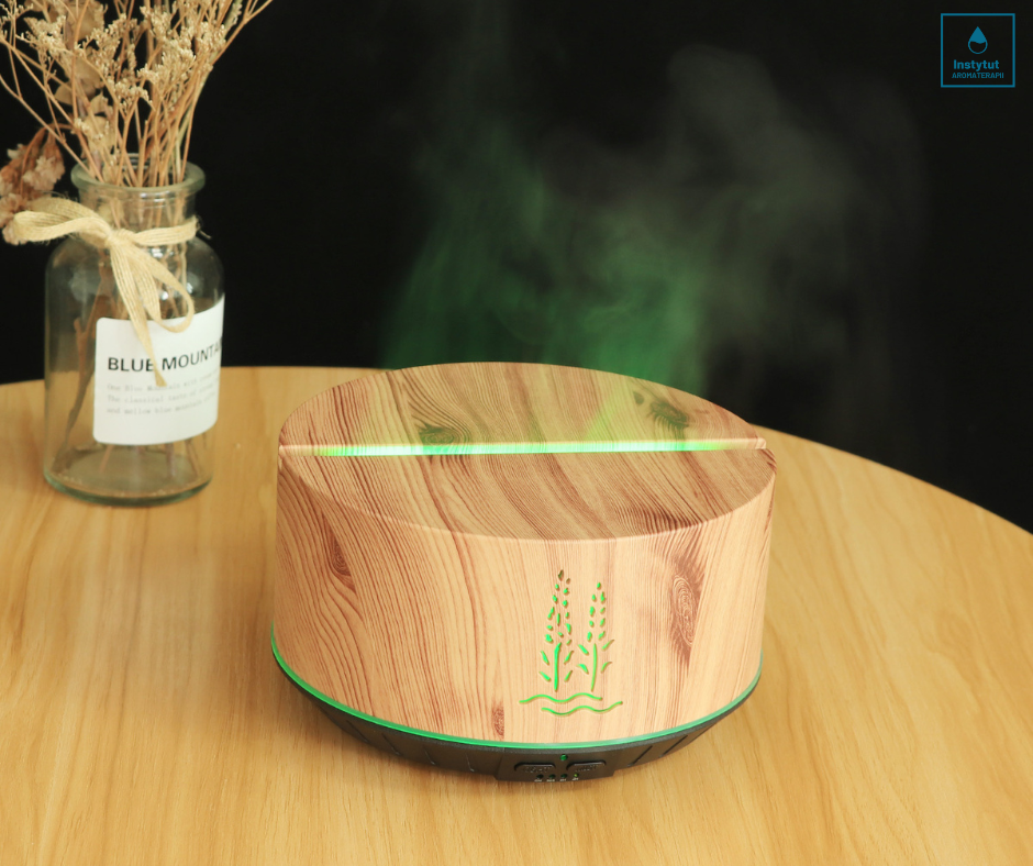 Dyfuzor ultradźwiękowy KĄPIEL LEŚNA – zaproś las do swojego domu 13 Dyfuzor ultradźwiękowy KĄPIEL LEŚNA – zaproś las do swojego domu - Instytut Aromaterapii
