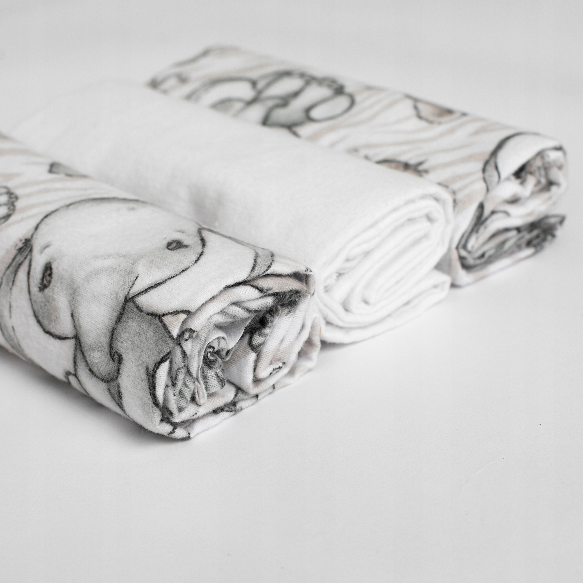 Pieluszka Pielucha flanelowa Pakiet 3 sztuki 1xbiała 2x wzór słonik