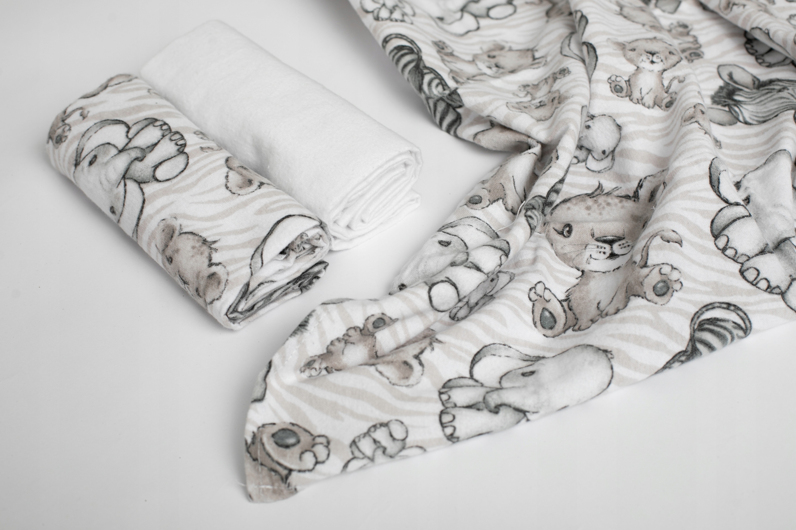 Pieluszka Pielucha flanelowa Pakiet 3 sztuki 1xbiała 2x wzór słonik