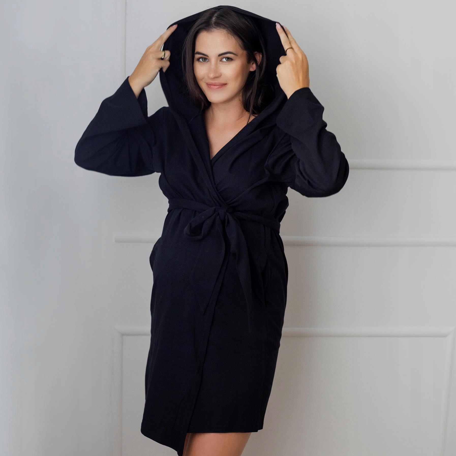 Wygodny szlafrok do szpitala z kapturem dla mam na poród uniwersalny czarny