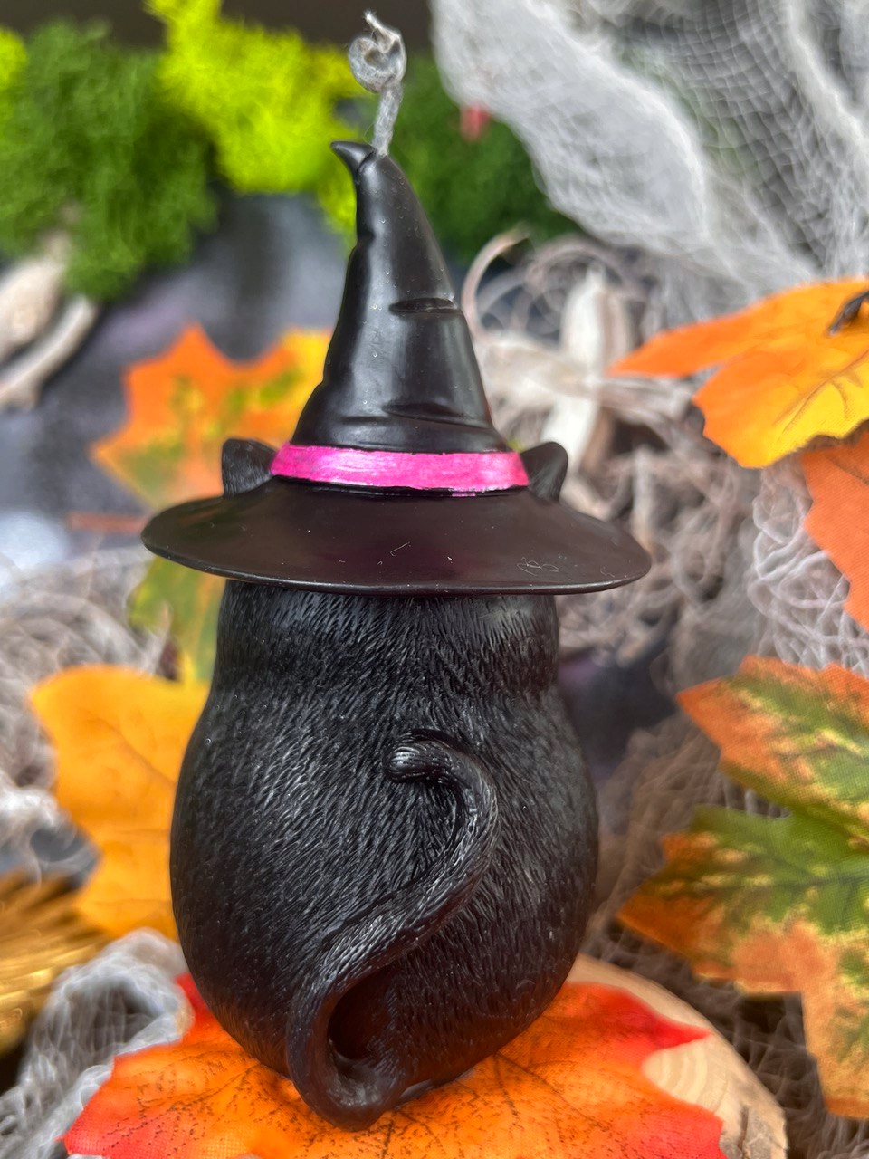 ŚWIECA RYTUALNA Z WOSKU PSZCZELEGO KOT Z MIOTŁĄ 1 SZT