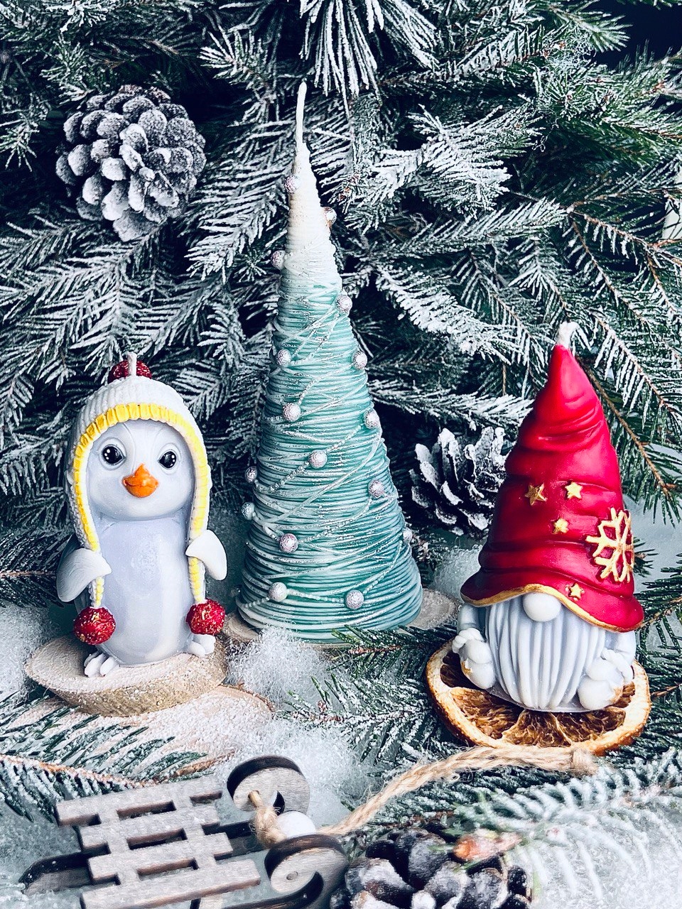 ŚWIECA Z WOSKU PSZCZELEGO PINGWIN 1 SZT