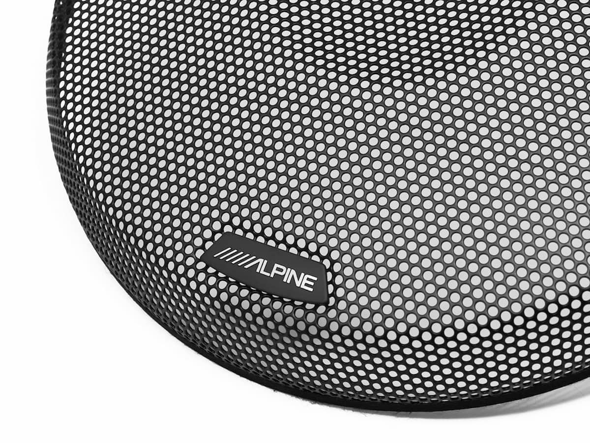Alpine R-Series KTE-RS10G detal perforowanej maskownicy