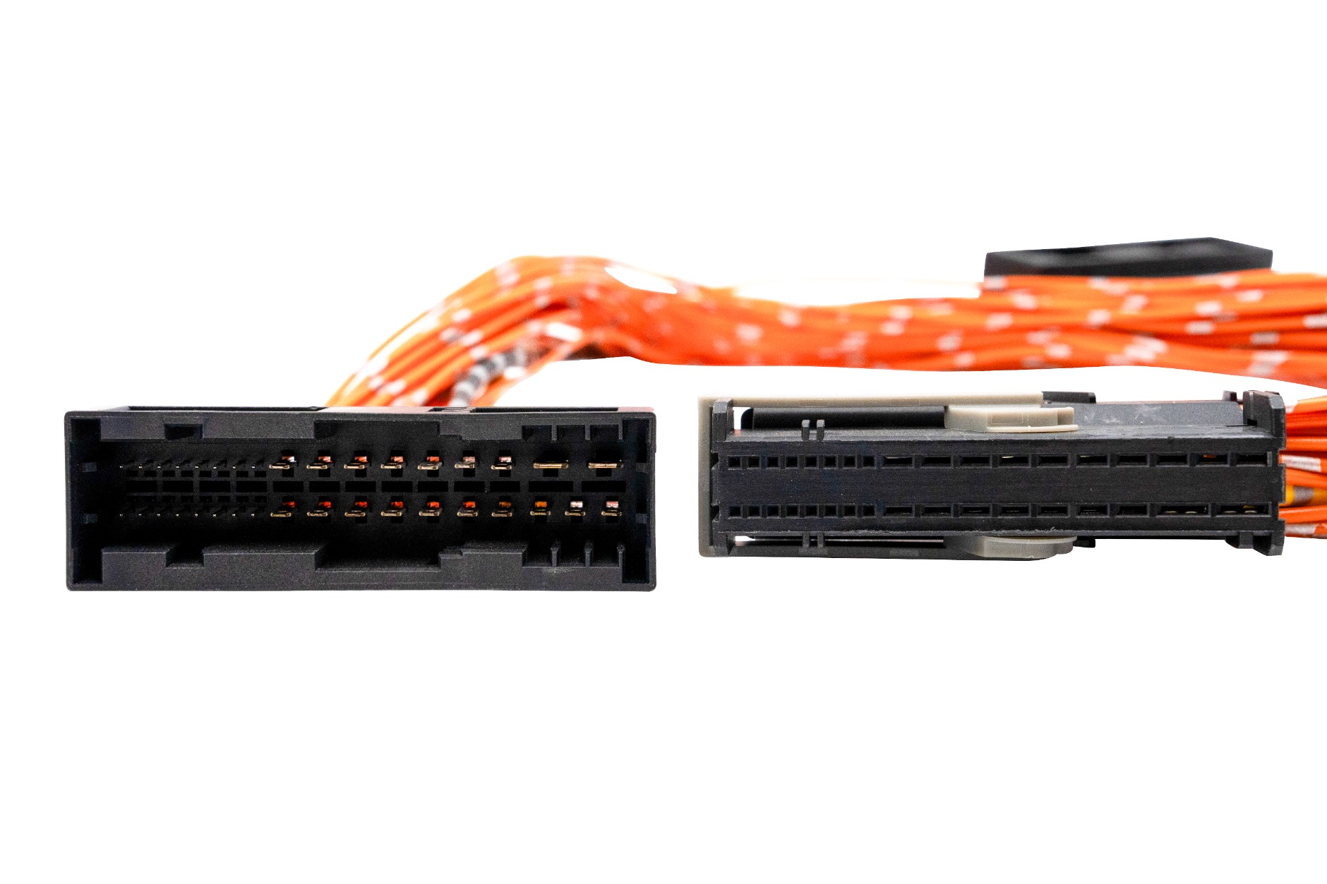AutoConnect BMWBYPH01 zbliżenie złączy 35-pin BMW