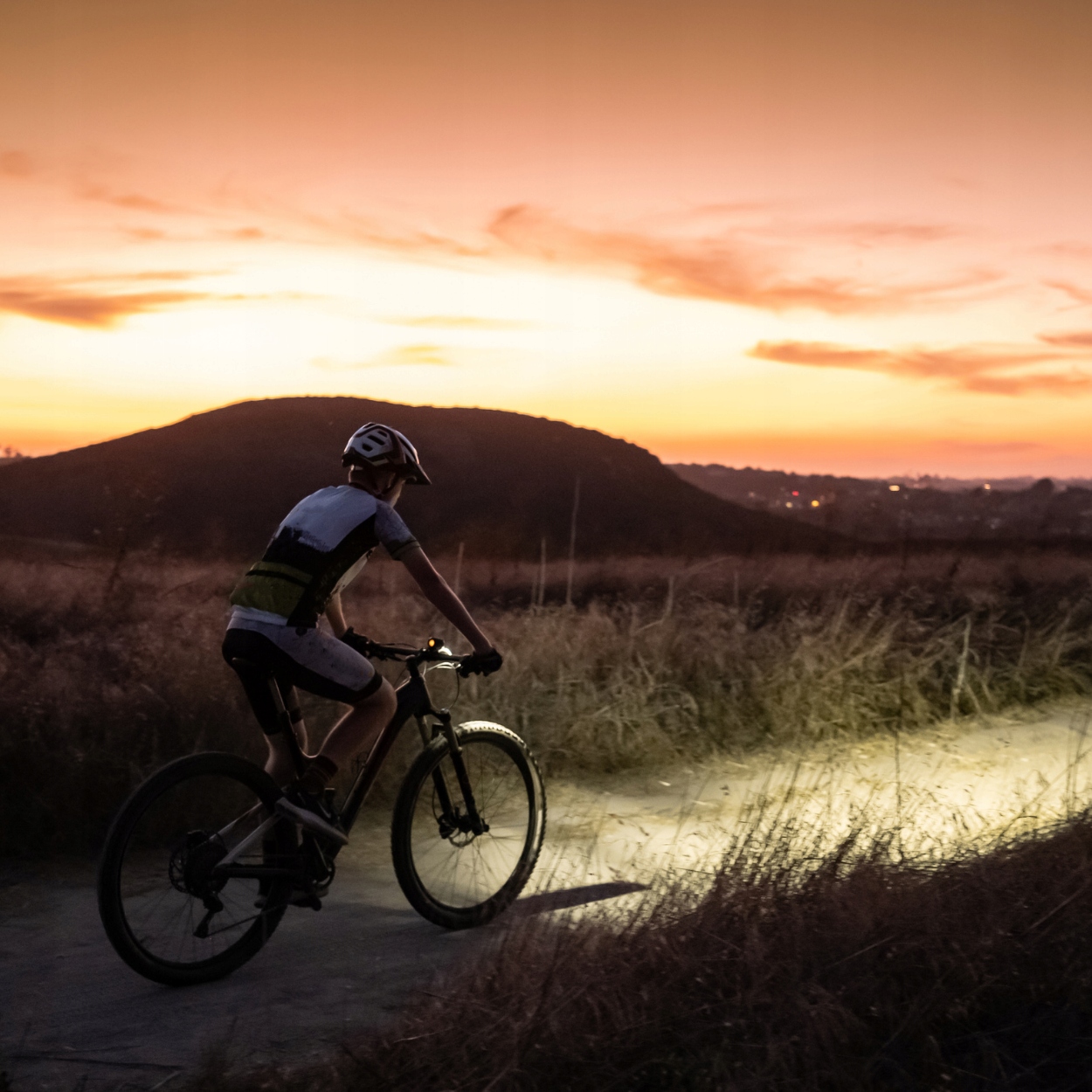 LAMPKA ROWEROWA LED TYŁ PRZÓD DO ROWERU ZESTAW USB ŚWIATŁO BIAŁE I CZERWONE