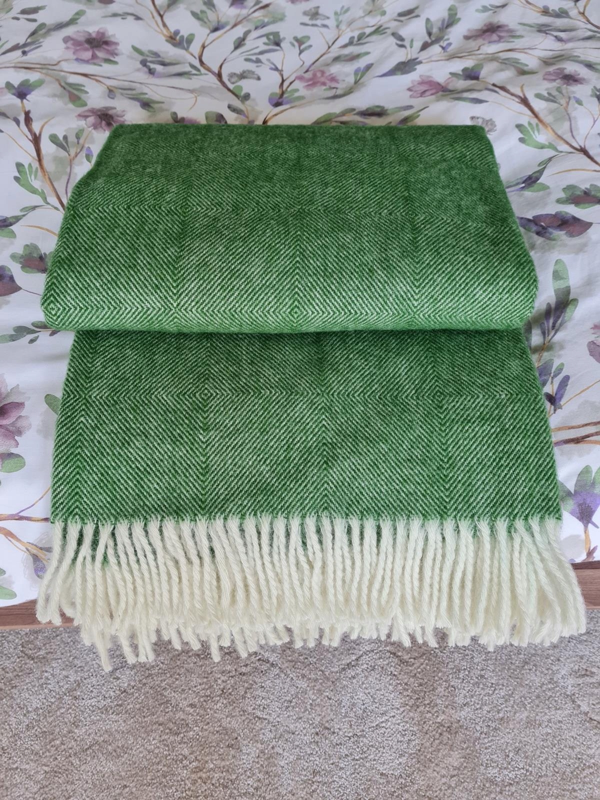 Koc wełniany z frędzlami 150x200 DIAGONAL wełna nowozelandzka zielony