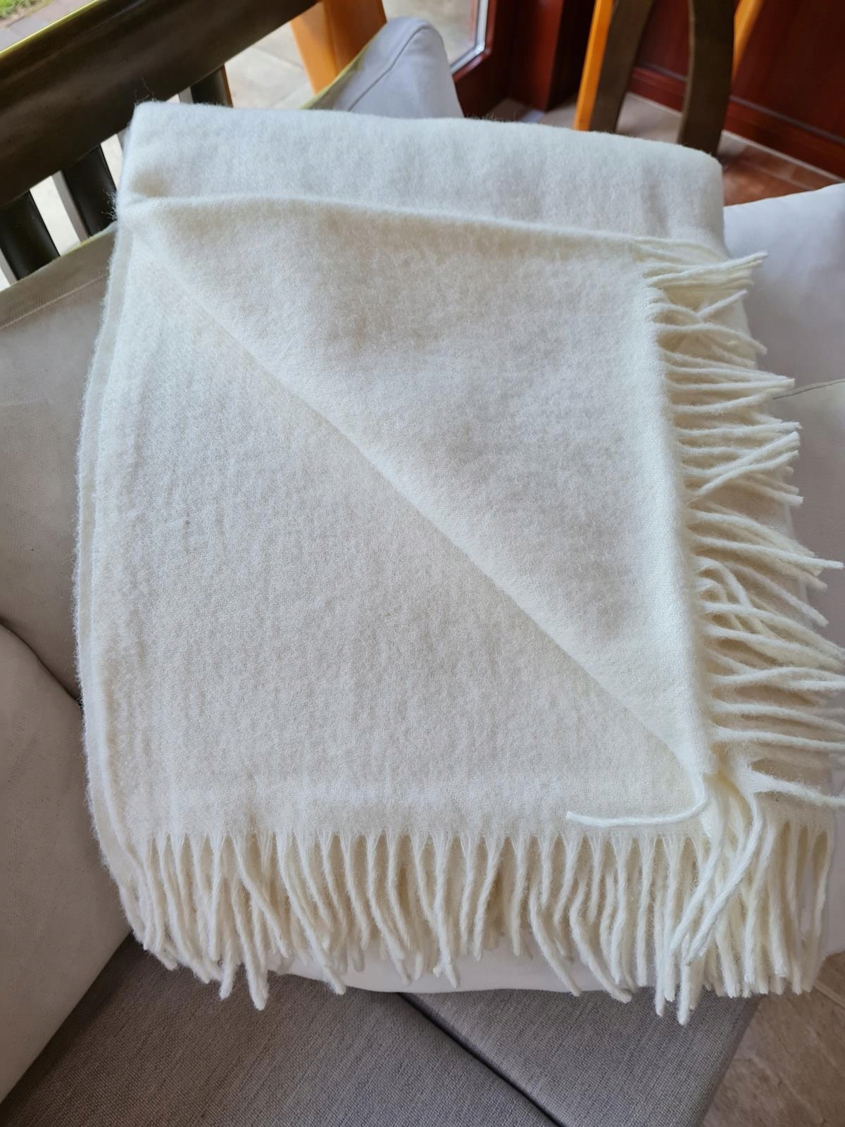 Koc wełniany z frędzlami 150x200 DIAGONAL wełna nowozelandzka ekri