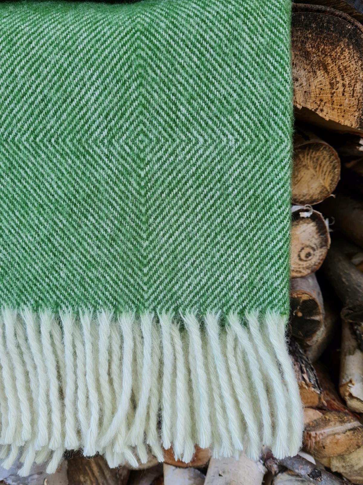 Koc wełniany z frędzlami 150x200 DIAGONAL wełna nowozelandzka zielony