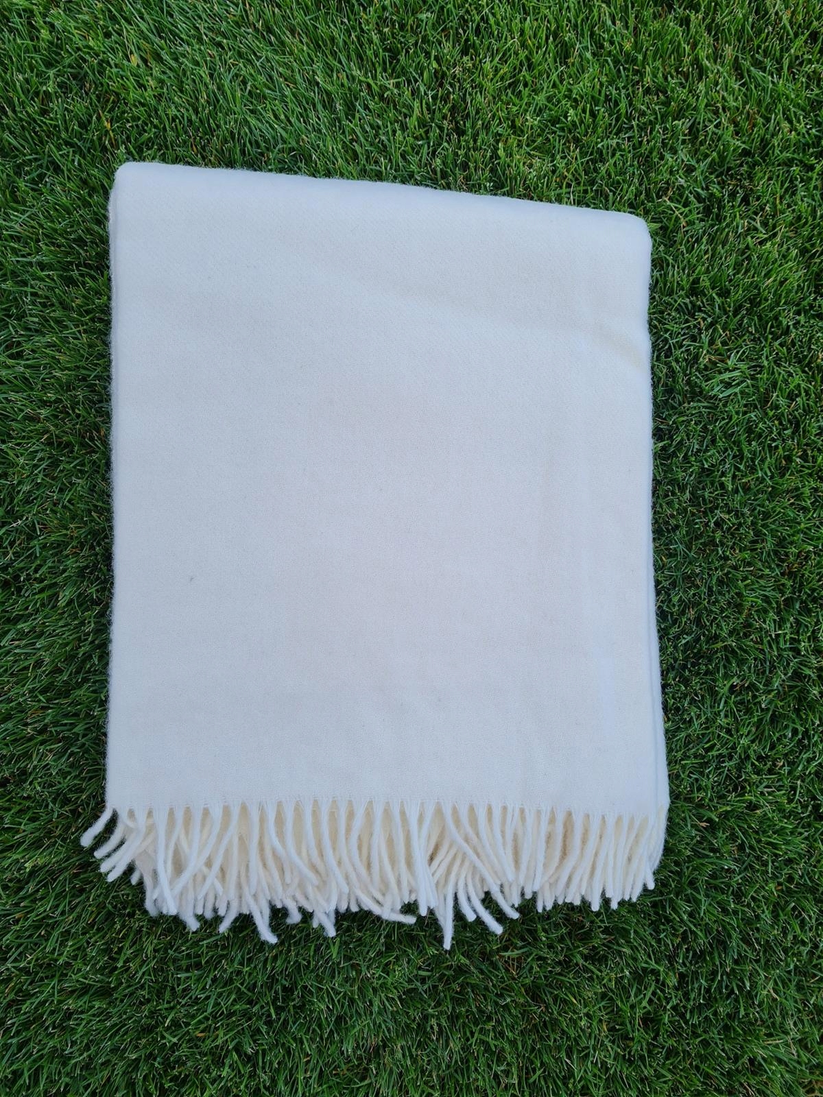 Koc wełniany z frędzlami 150x200 DIAGONAL wełna nowozelandzka ekri