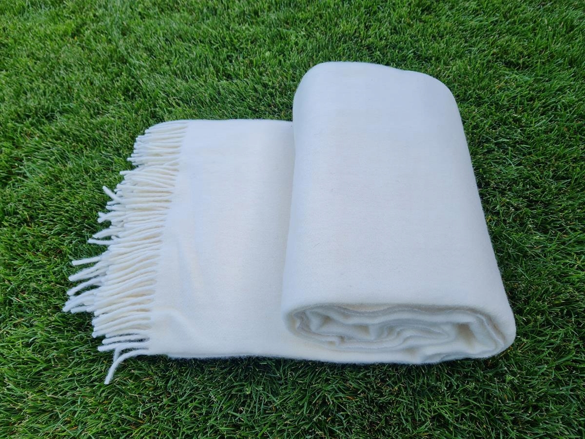 Koc wełniany z frędzlami 150x200 DIAGONAL wełna nowozelandzka ekri