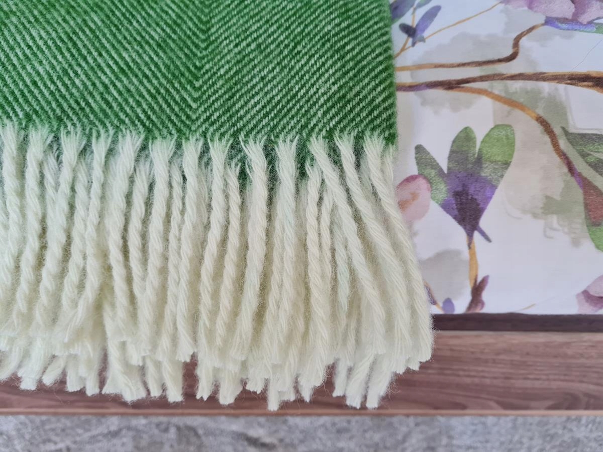 Koc wełniany z frędzlami 150x200 DIAGONAL wełna nowozelandzka zielony