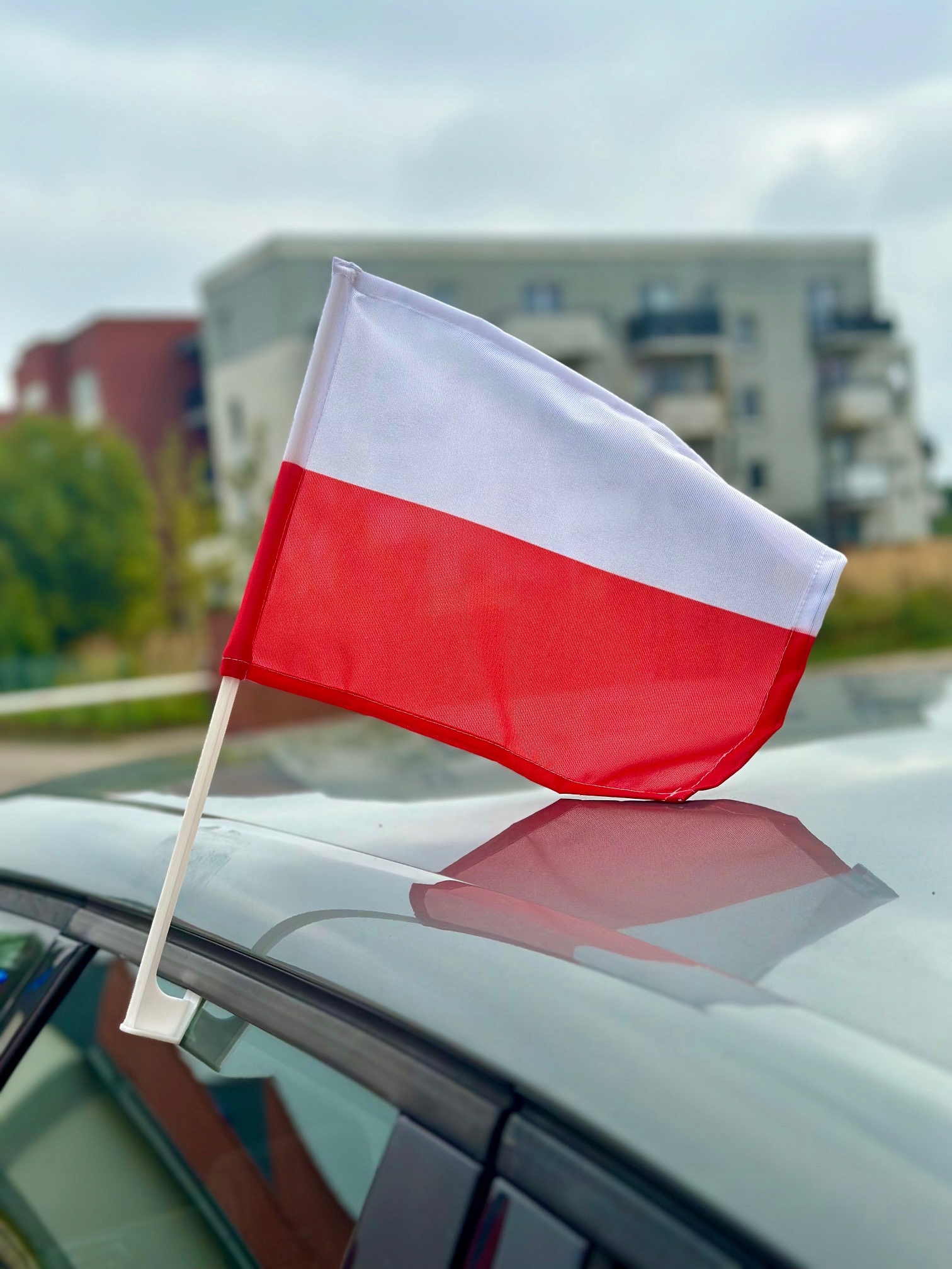 Flaga 35x25 Polska z masztem samochodowym