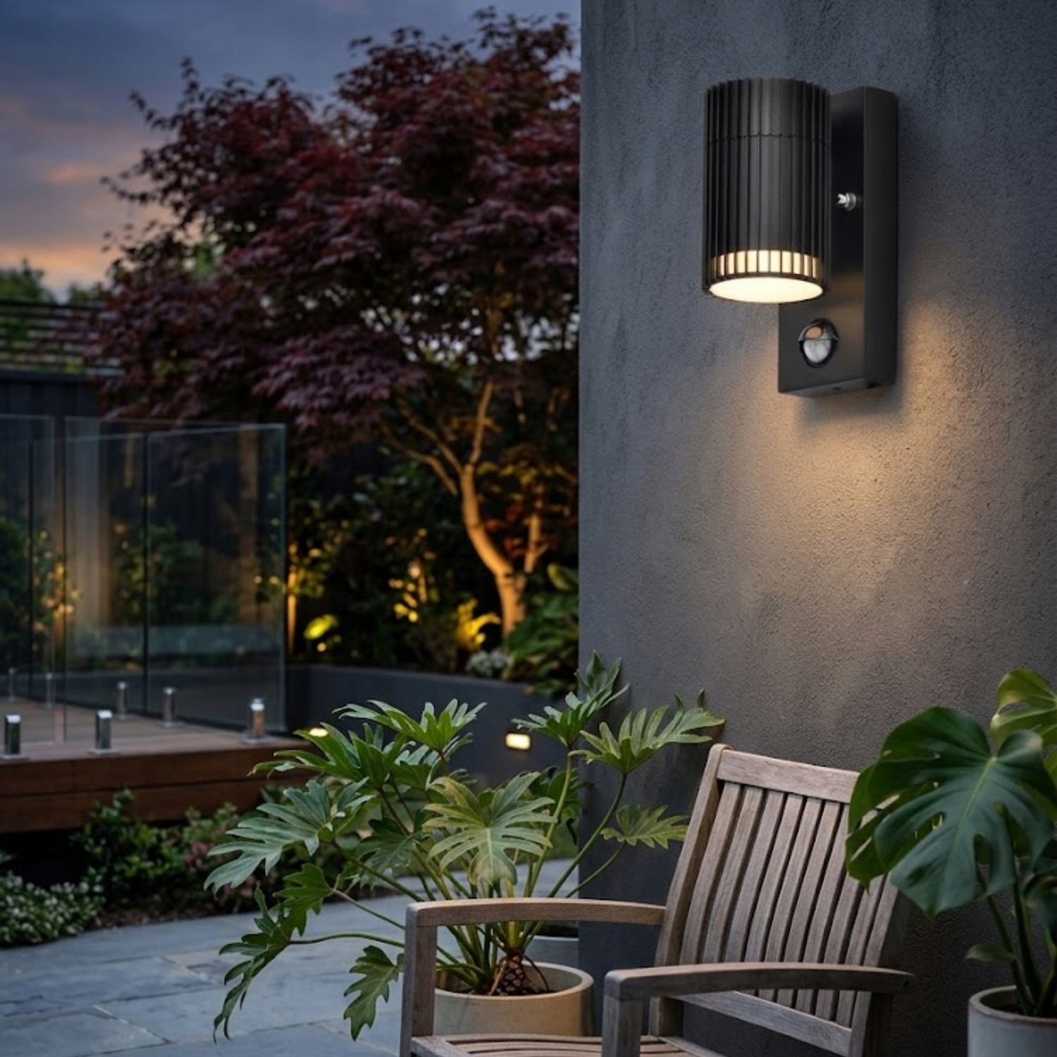 Czarny kinkiet z czujnikiem ruchu AXIS PIR Estilo Home