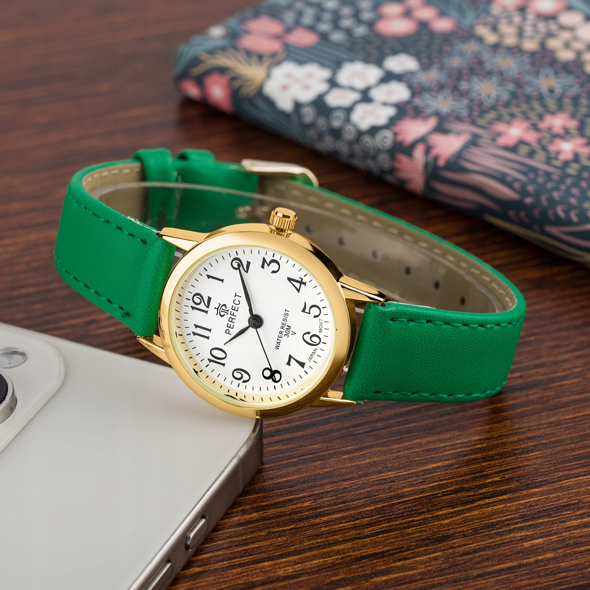 zegarek-damski-czytelne-cyfry