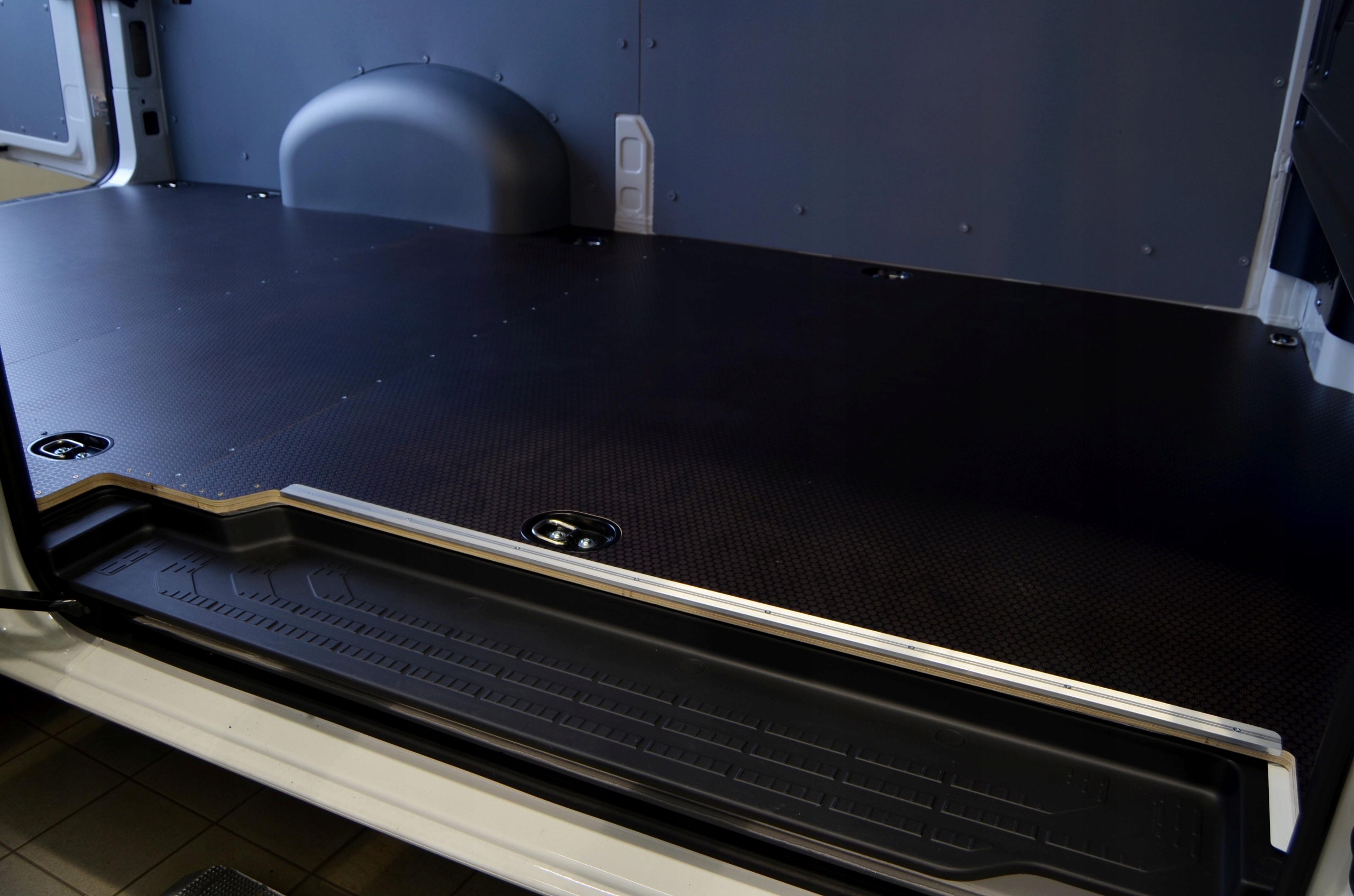 Podłoga do MAN TGE L5 brązowa 12mm -2