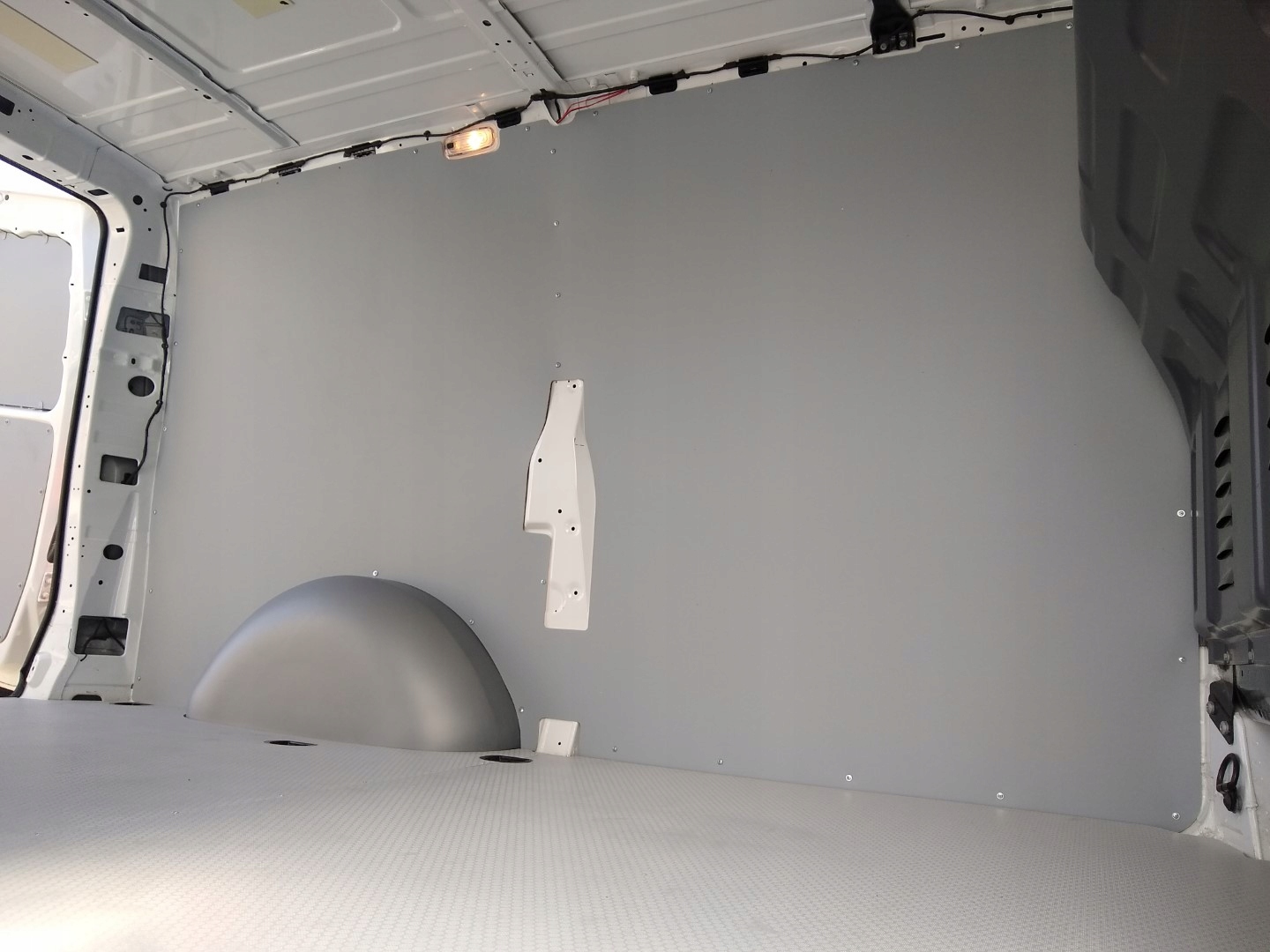 Boki do Renault Trafic L2H1 plastik -1