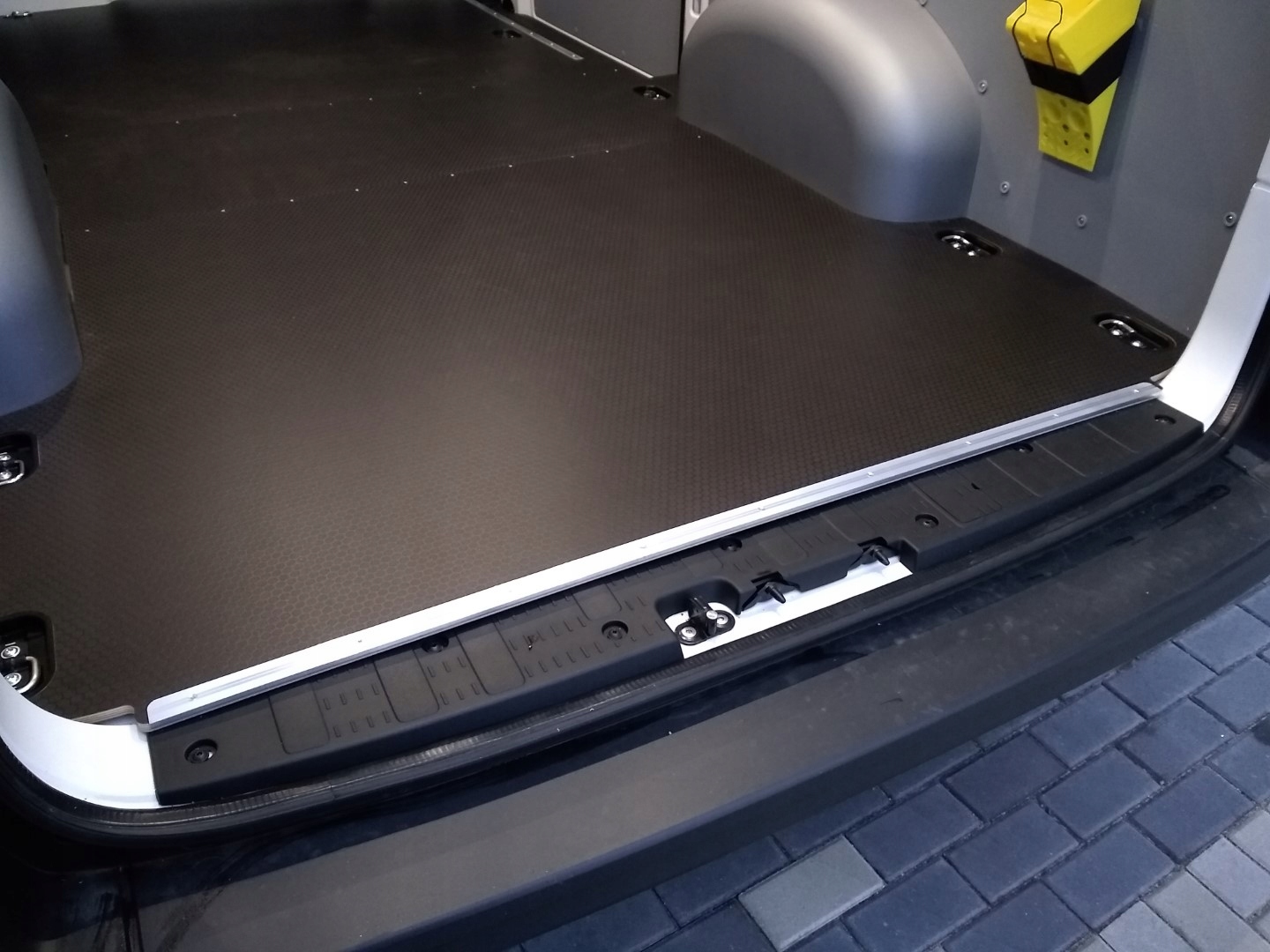 Podłoga do MAN TGE L5 brązowa 12mm -3