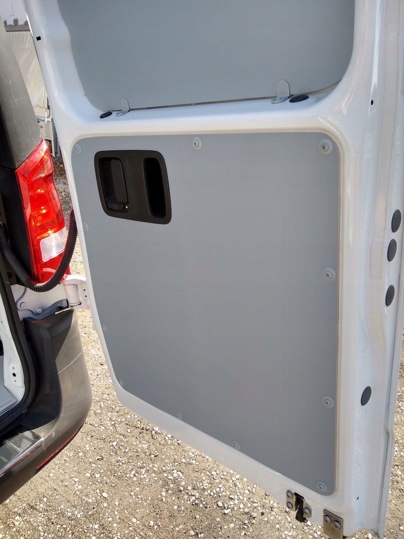 Boki do Renault Trafic L2H1 plastik -3