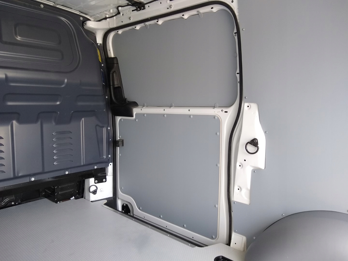 Boki do Renault Trafic L2H1 plastik -2