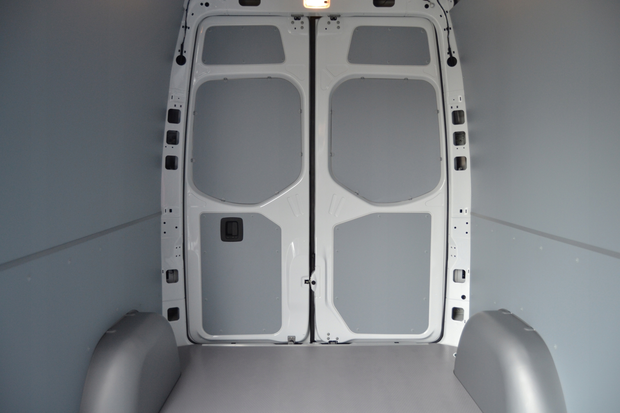 Boki do Toyota Proace Max L4H3 sklejka laminowana -3