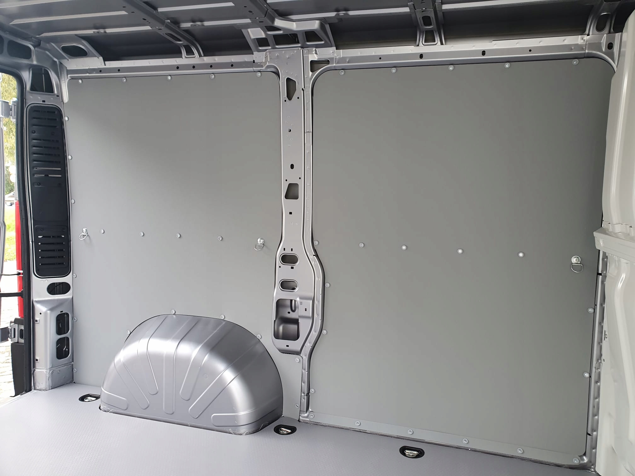 Boki do Toyota Proace Max L4H3 plastik -3