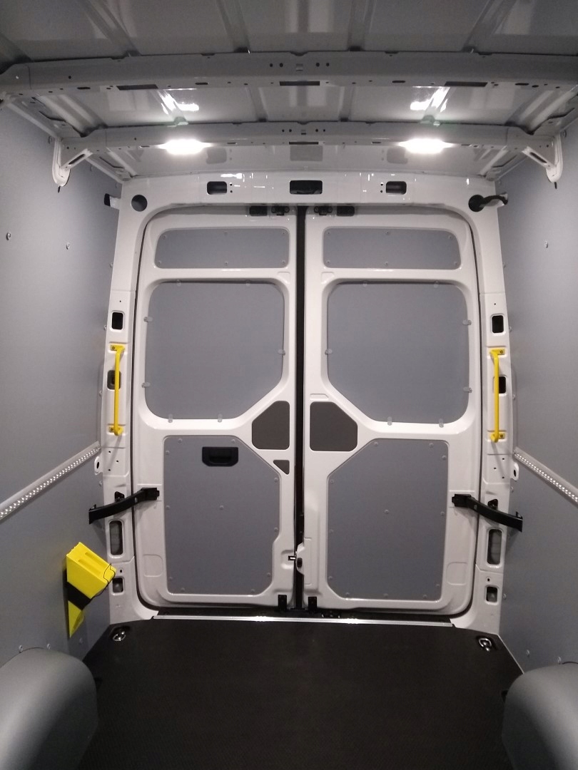 Boki do Renault Master 10-23 L1H1 plastik -1