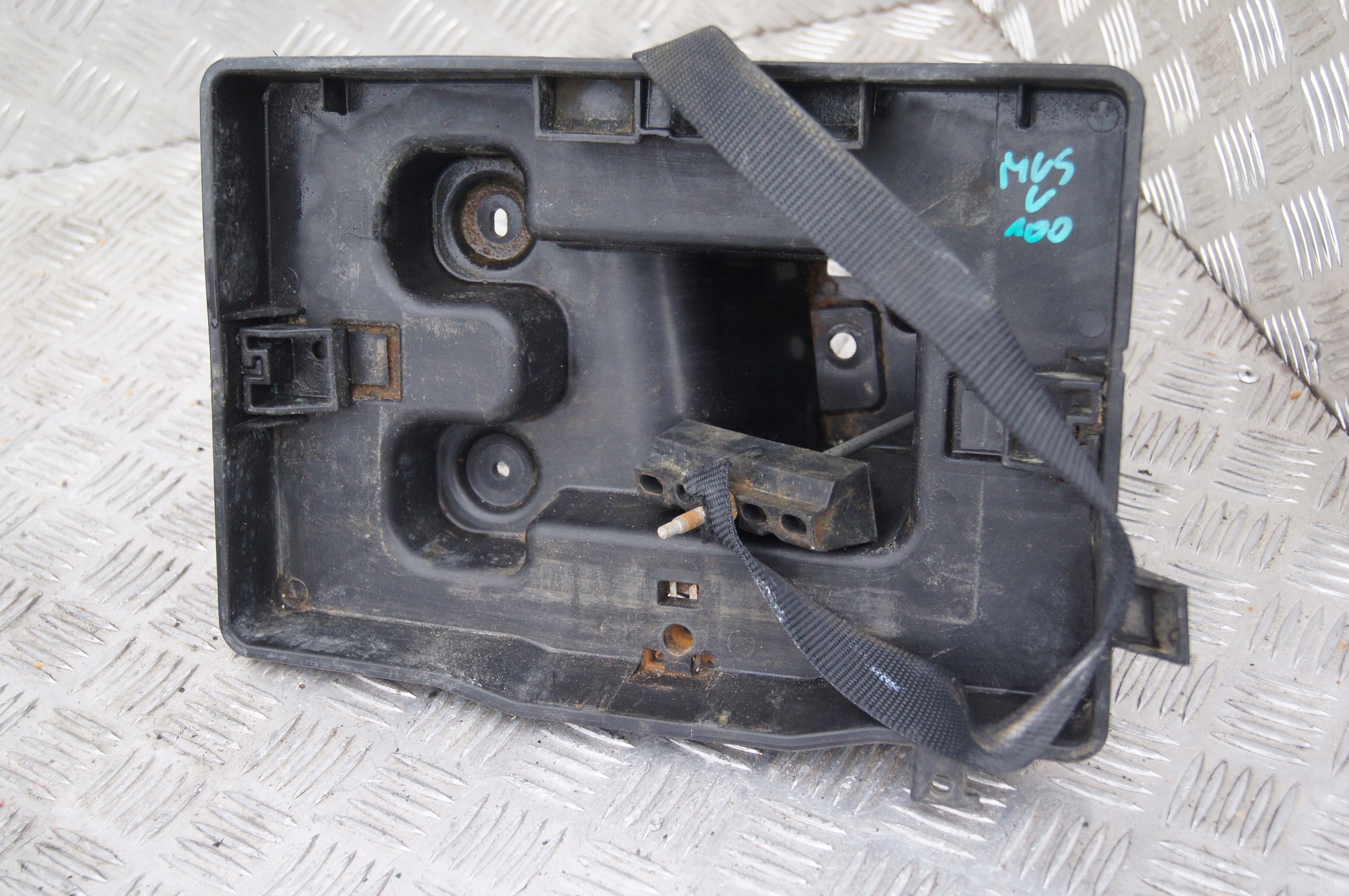 Mustang V LIFT 3.7 BAC À BATTERIE AR33-10723-AC