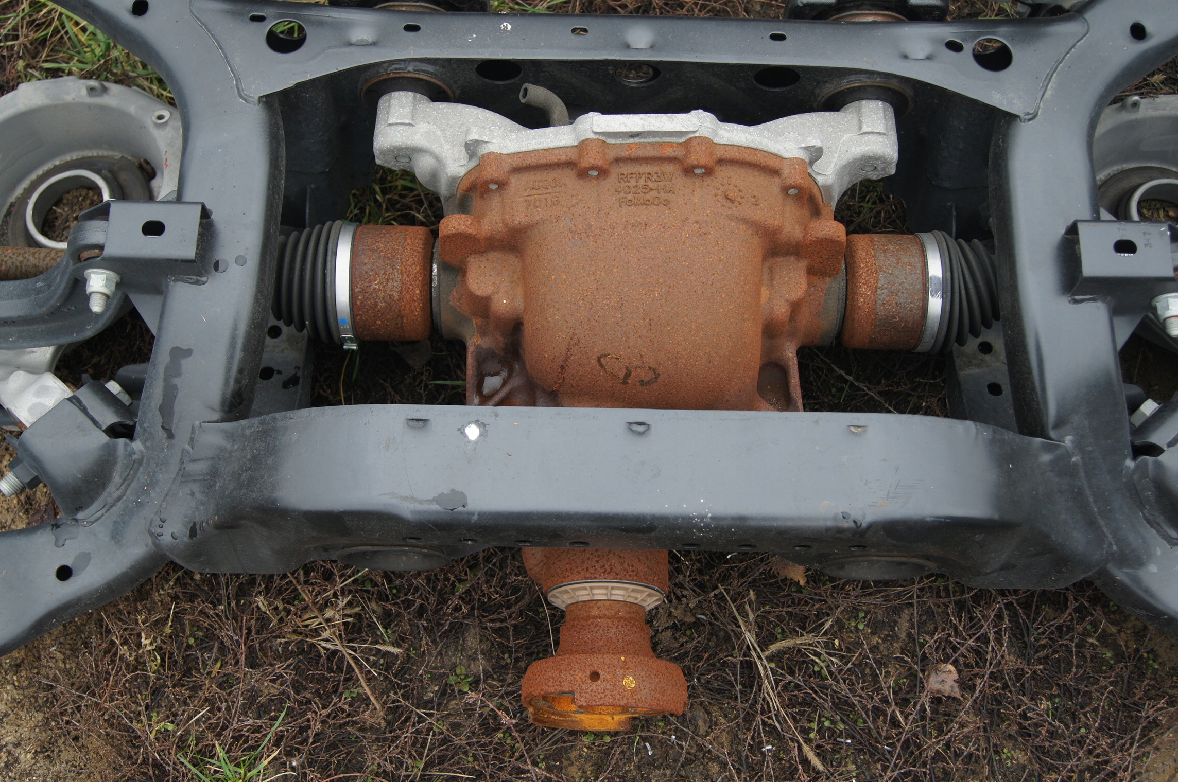 FORD MUSTANG VI 2.3 ECOBOOST 2015- Rear Axle Differential Carrier 4025-HA OE