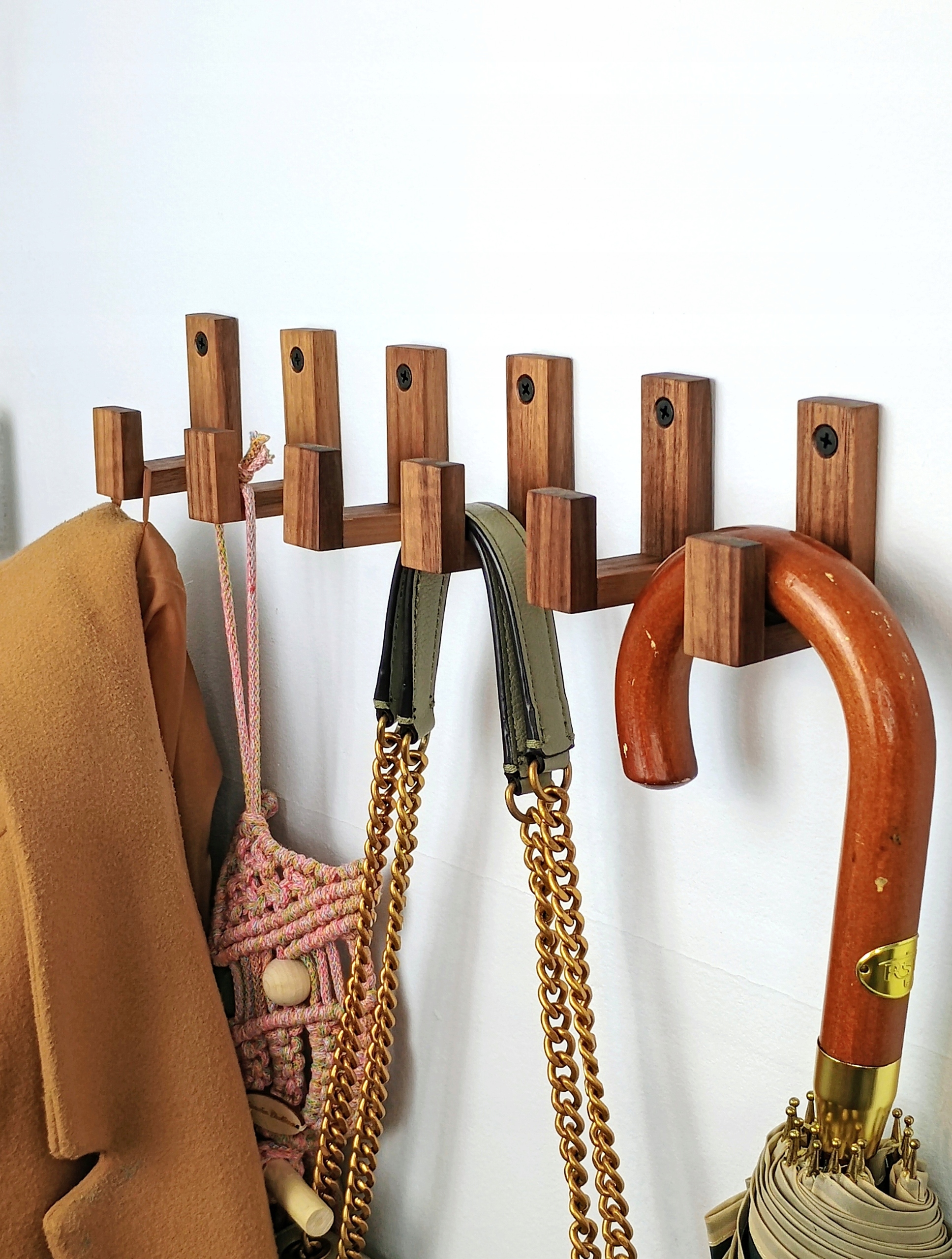 Wieszak Scienny do Przedpokoju Drewniany Łazienkowy Haczyk Brązowe Orzech