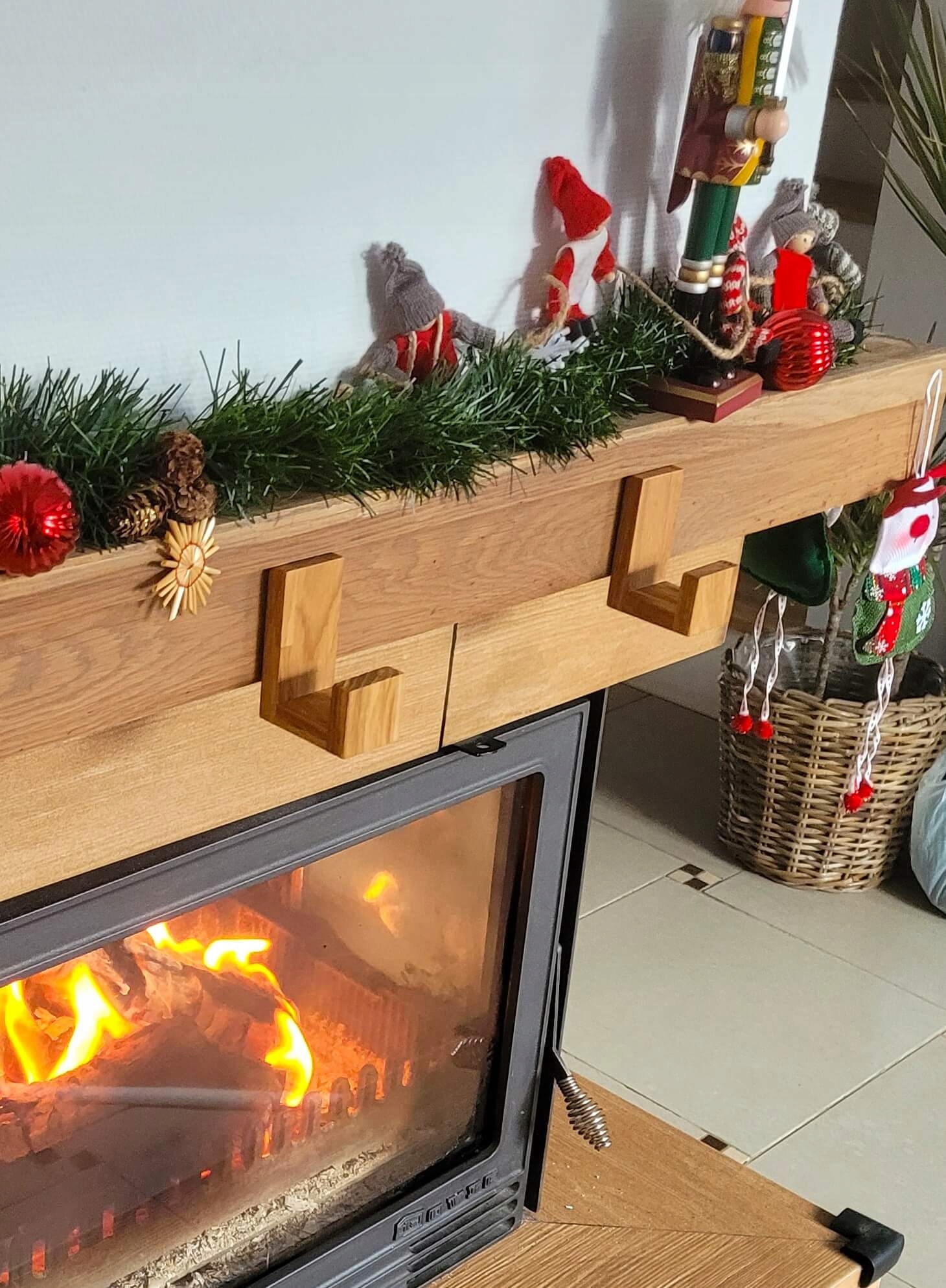 Drewniany Wieszak Samoprzylepny na Skarpety Prezenty Kominek Dębowy Haczyk